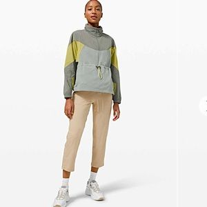 Lululemon Beyond Studio Crop Track Pant Sz 8 High Rise